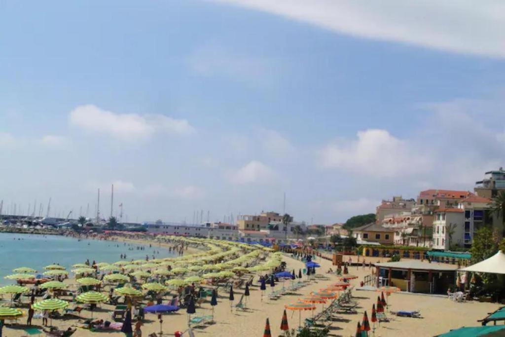 Ampio Appartamento Centrale Sanremo Dış mekan fotoğraf